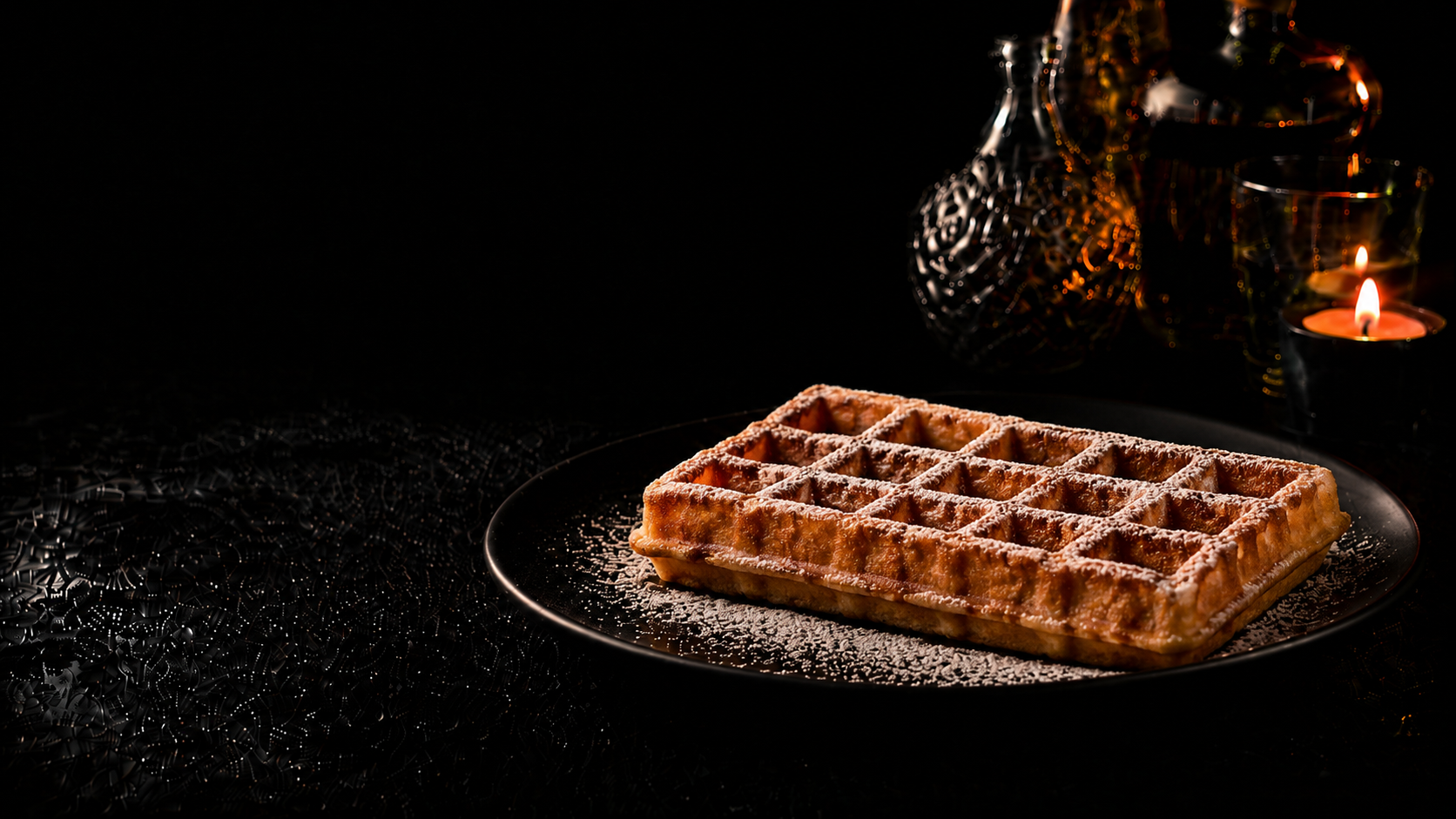 Warme wafel met bloemsuiker
