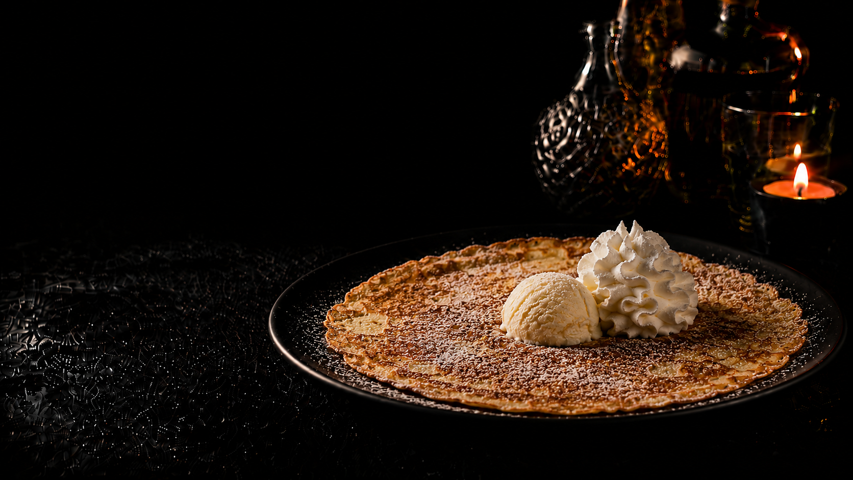 Pannenkoek met ijs en slagroom